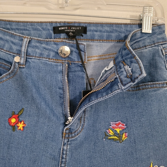 Romeo & Juliet Couture Floral Rainbow Jeans - Picture 10 of 12